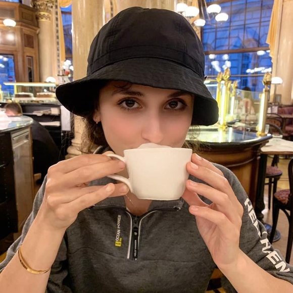 Meet your Posher, Chloe - Picture 1 of 1